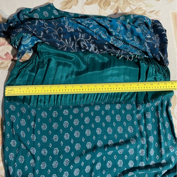 18 Women’s petite turquoise and teal beaded dress - Picture 9 of 10